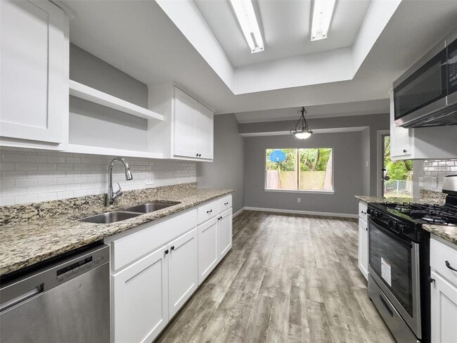 Building Photo - 10403 Golden Meadow Dr