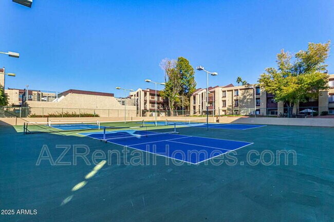 Building Photo - 461 W Holmes Ave