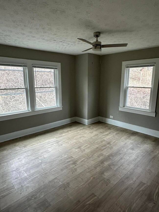 Building Photo - 302 Clay St