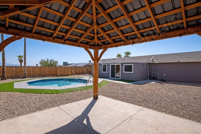 Building Photo - AFFORDABLE POOL HOME!