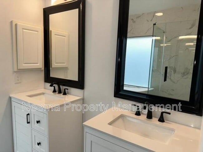 Building Photo - 3230 Vanity Dr
