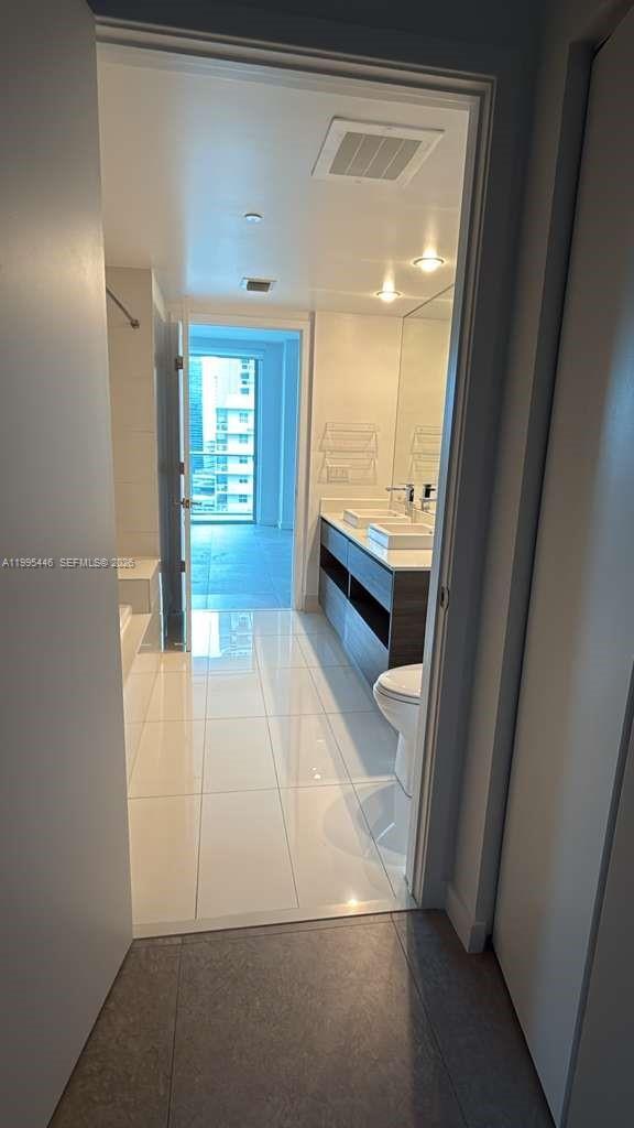 Building Photo - 1100 S Miami Ave