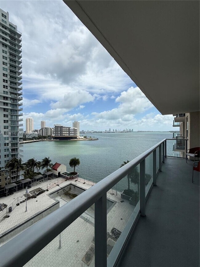 Building Photo - 1155 Brickell Bay Dr