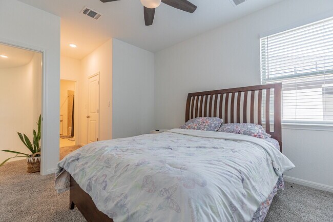 Building Photo - 2332 Giona Pl