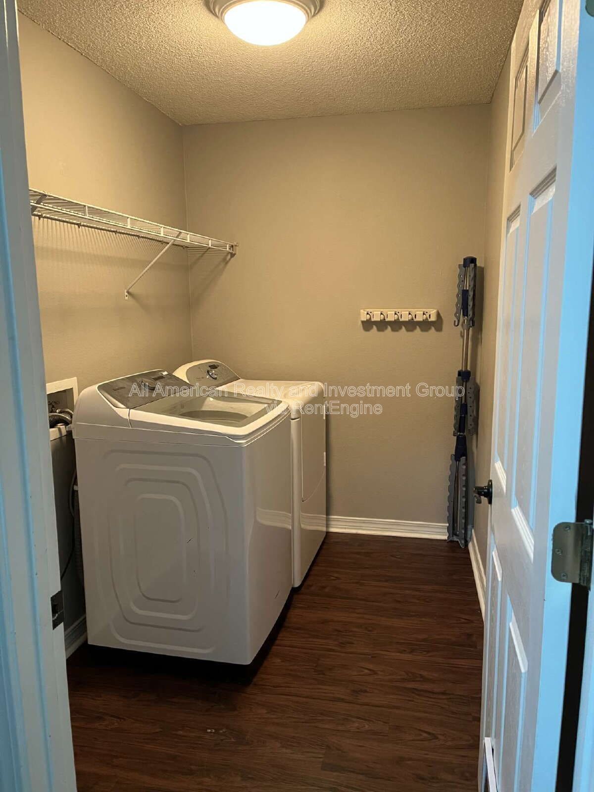 Building Photo - 917 Lajolla Ln