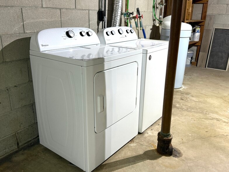 Building Photo - 1814 Spruce Dr