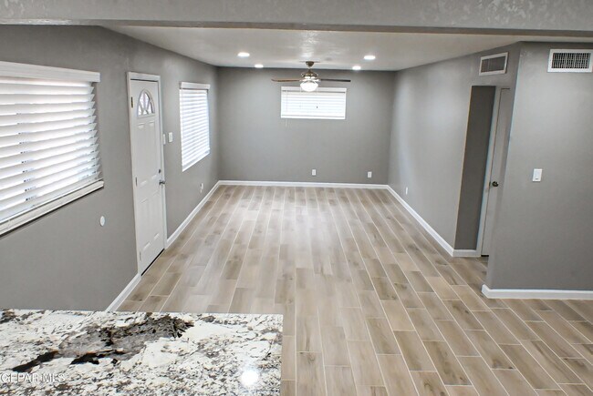 Building Photo - 3405 Hixson Street
