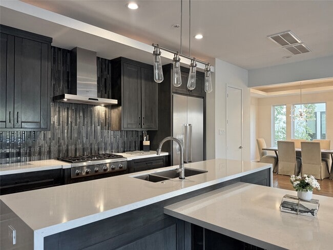 Building Photo - 707 W Clay St