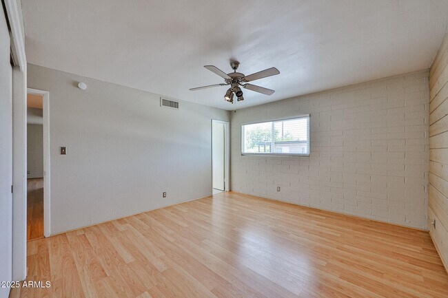 Building Photo - 6544 N 12th St