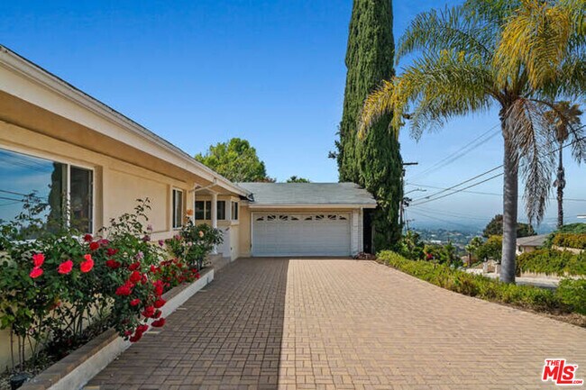 Building Photo - 3401 Alginet Dr