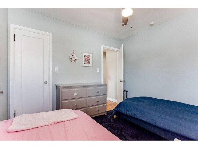 Building Photo - 1517 W 53rd St