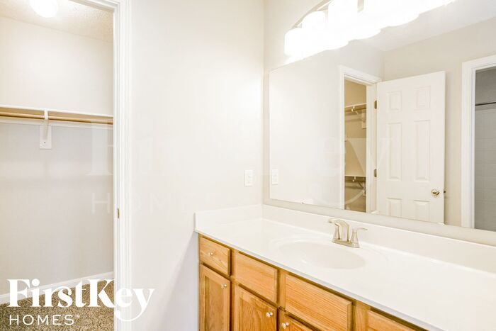 Building Photo - 6560 Springview Dr