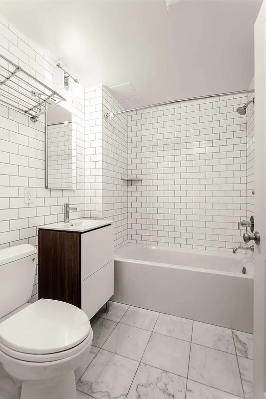 Building Photo - 242 Elizabeth St