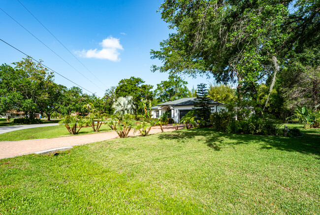 Building Photo - 27351 Golf Course Loop