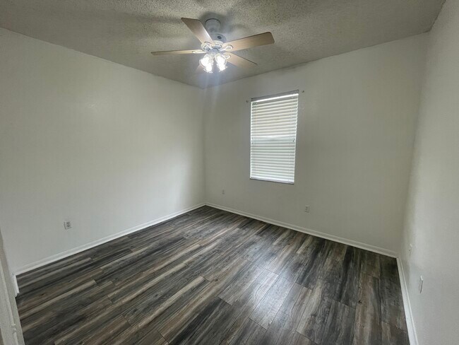 Building Photo - 611 Terranova Dr