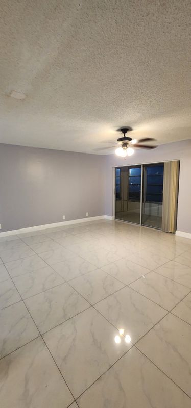 Building Photo - 394 N Laurel Dr