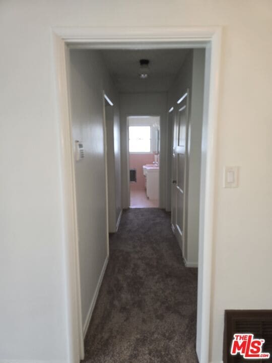 Building Photo - 6243 S Fairfax Ave