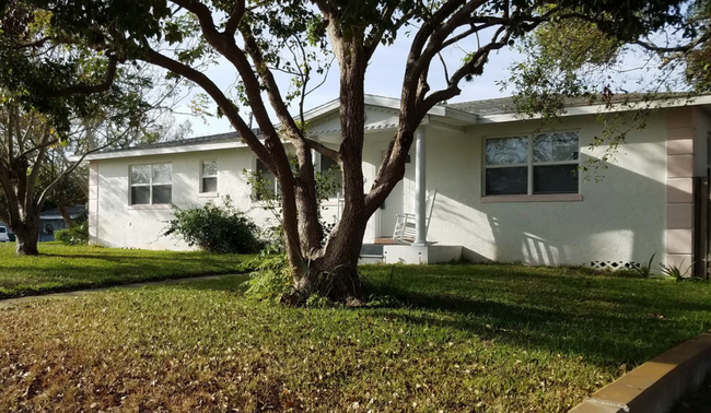 Primary Photo - 3 bedroom 2 Bath for Rent