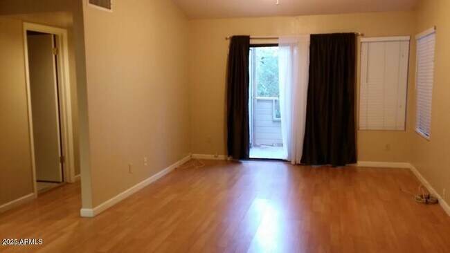 Building Photo - 2035 S Elm St