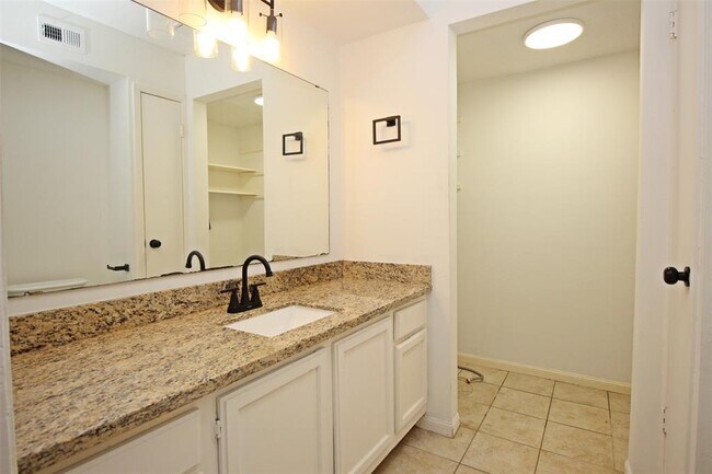 Building Photo - 1503 Cedar Cove St