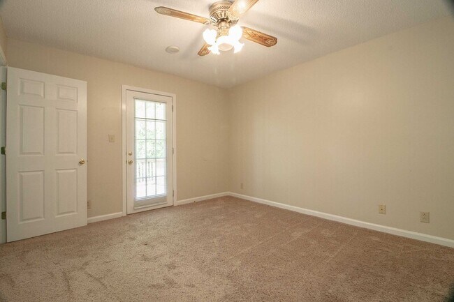 Building Photo - 3059 Woody Ln