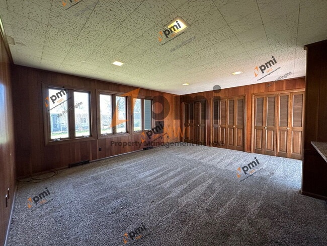 Building Photo - 202 E 250 S