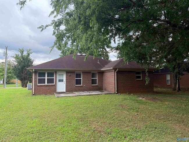 Building Photo - 115 Populus Dr