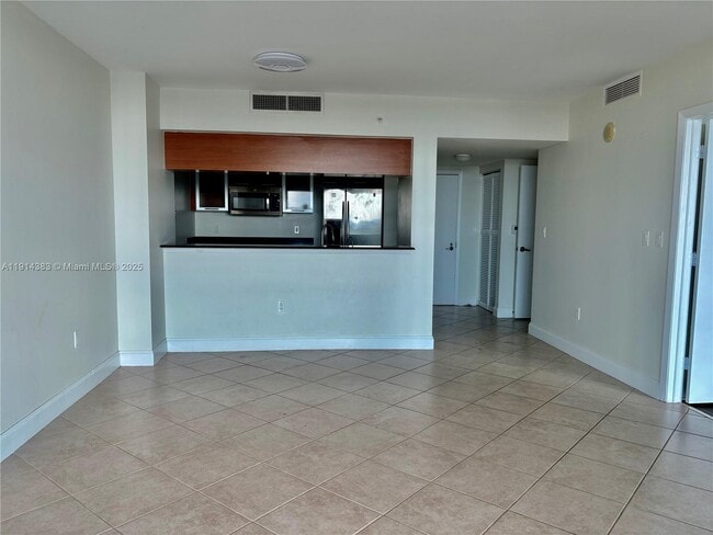 Building Photo - 1800 N Bayshore Dr