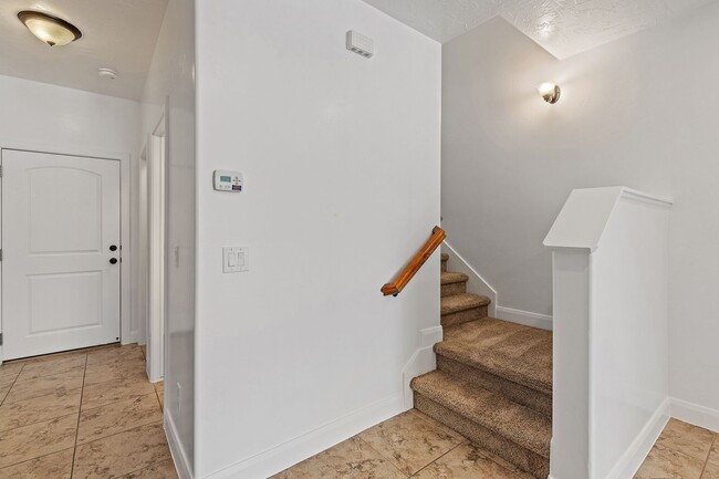 Building Photo - 3 bedroom, 2.5 bathroom St. George Home