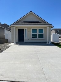 Building Photo - New Single Level Home in New SunRidge Comm...