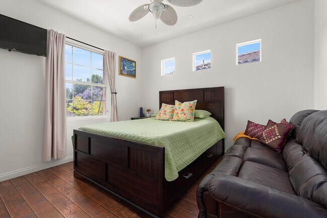 Building Photo - 7116 Torrey Mesa Ct