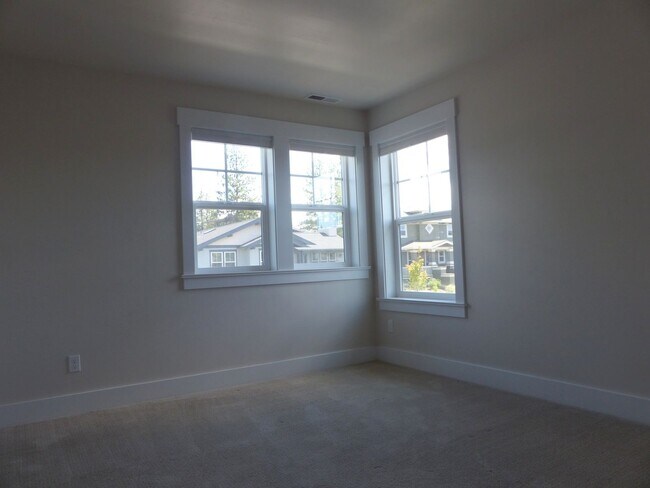 Building Photo - Beautiful 3 Bed/2.5 Bath Home in NW Bend - Fields Street