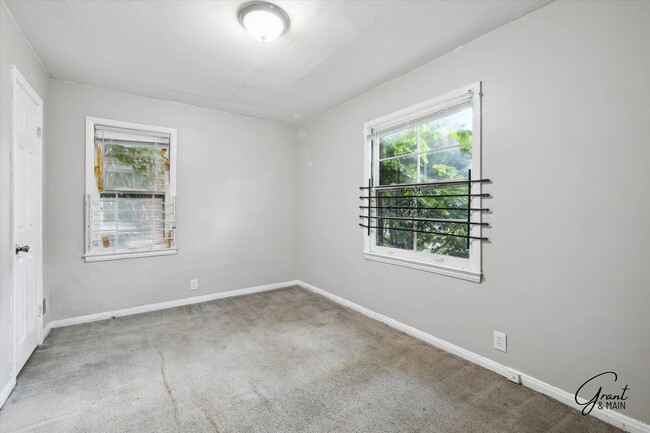 Building Photo - $1,200/month - 3 Bed 1 Bath