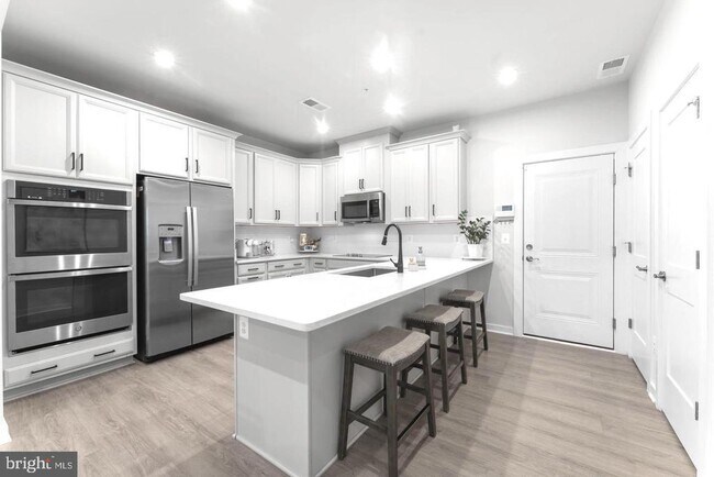 Building Photo - 43785 Transit Sq