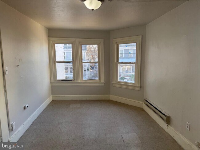 Building Photo - 85 Oak St