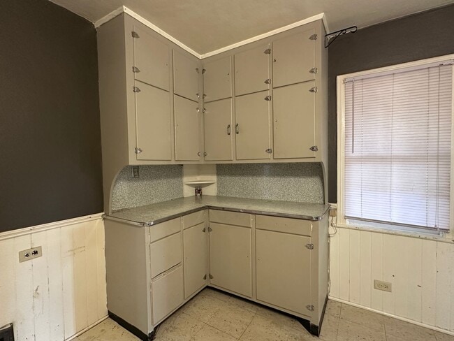 Building Photo - 120 N 4th Ave