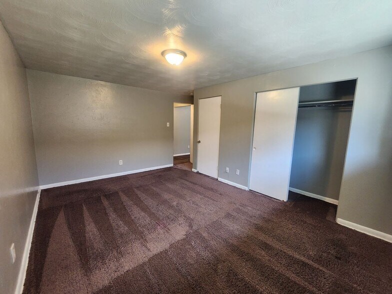 Building Photo - 1753 Clinton St