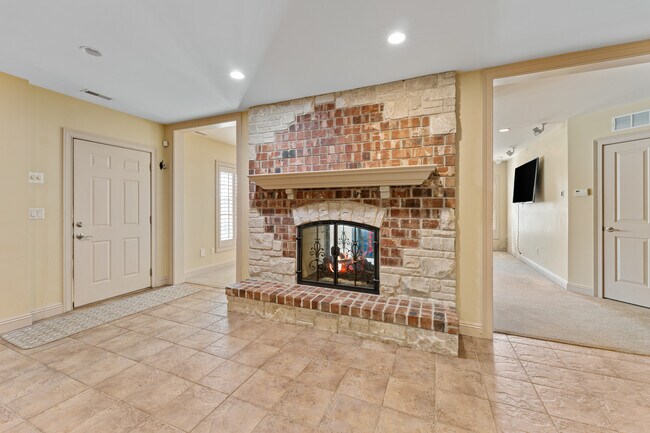 Building Photo - 12932 Sunset Bluff Ct