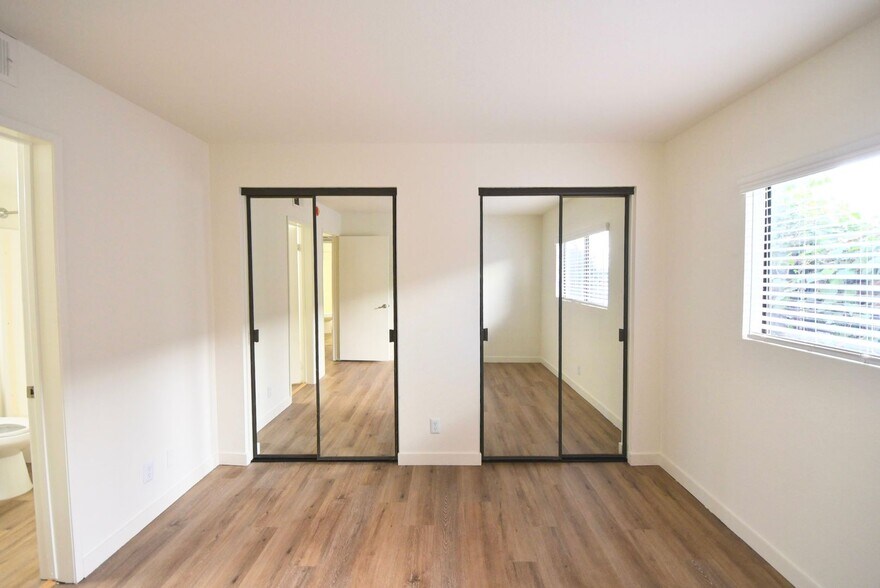 Building Photo - 5617 Woodman Ave