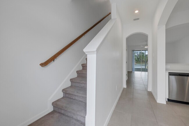 Building Photo - 6111 Fairmont Ln