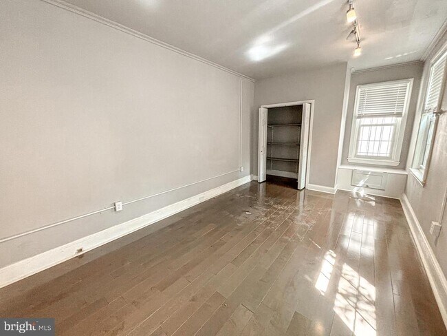 Building Photo - 419 S Carlisle St