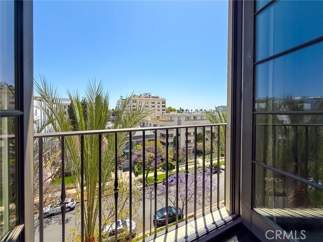 Building Photo - 443 N Palm Dr
