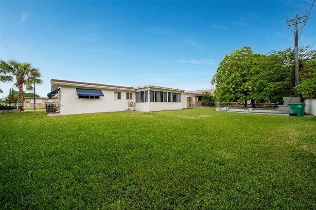 Building Photo - 8275 SW 41st St