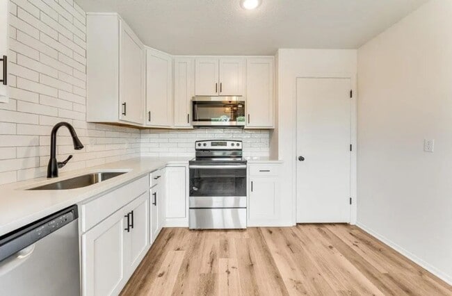 Building Photo - 2920 W Hadden St