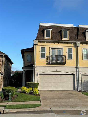 Building Photo - 325 Metropolitan Dr