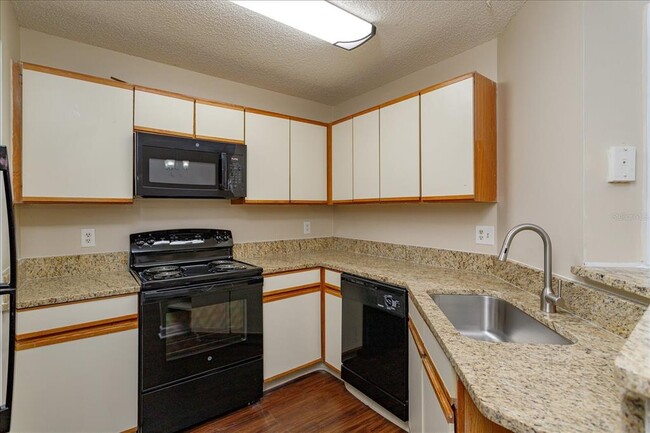 Building Photo - 620 Glenwood Ct