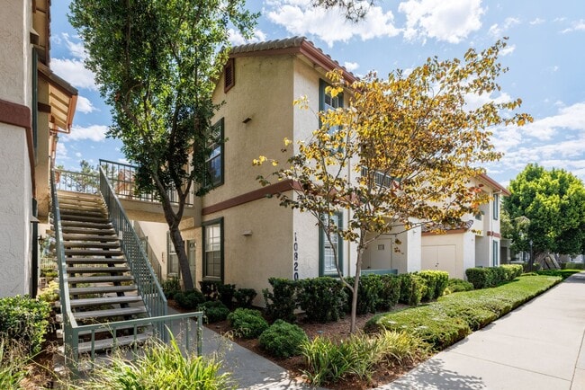 Building Photo - ? Spacious 2 Bedroom / 2 Bath Condo in Sab...