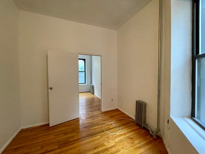 Building Photo - 180 E 101st St