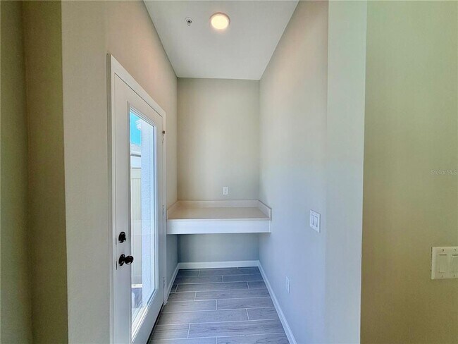 Building Photo - 346 Lady Palm St