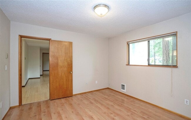 Building Photo - Spacious Rambler Retreat Nestled on an Acr...